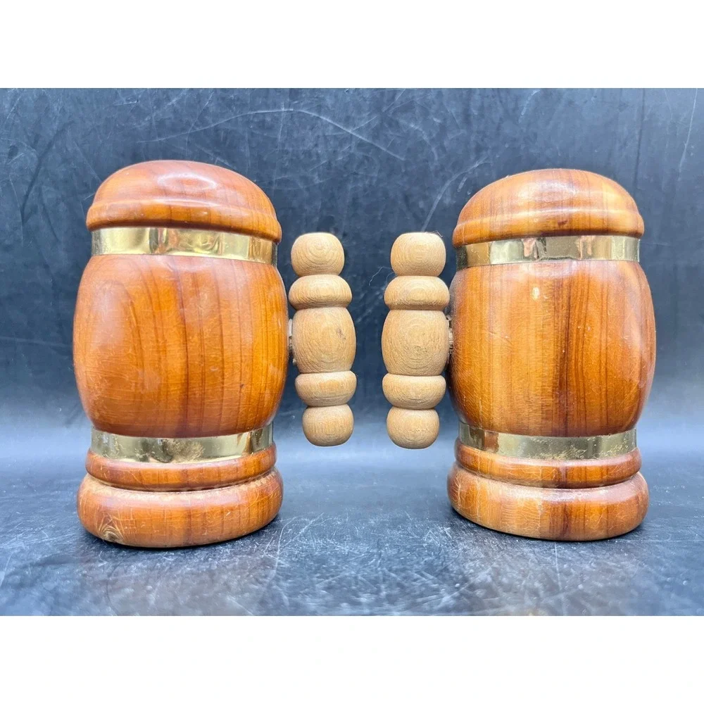 Vtg Wood Barrel Salt & Pepper Shakers Souvenir Yellowstone National Park Vtg‎ 3